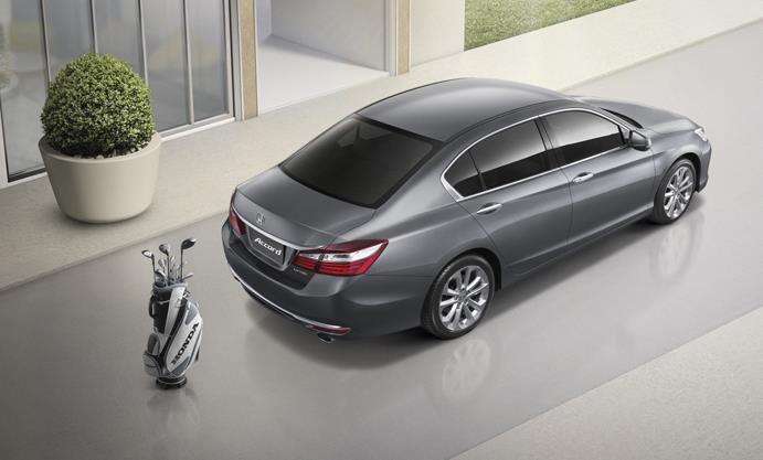 2015-honda-accord-rear-3-quarter