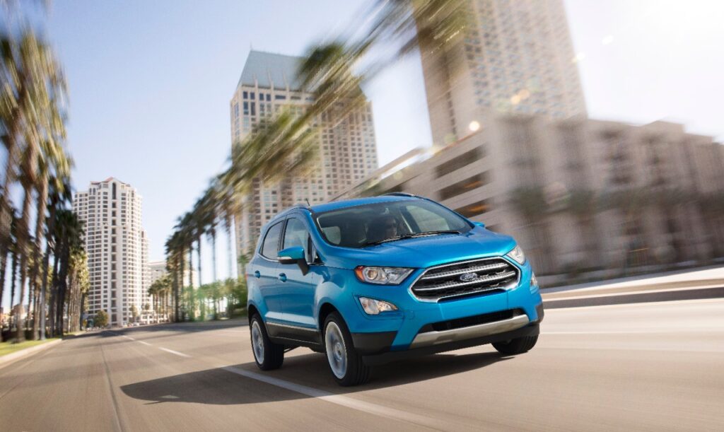 2017-ford-ecosport-facelift-front-three-quarters-in-motion