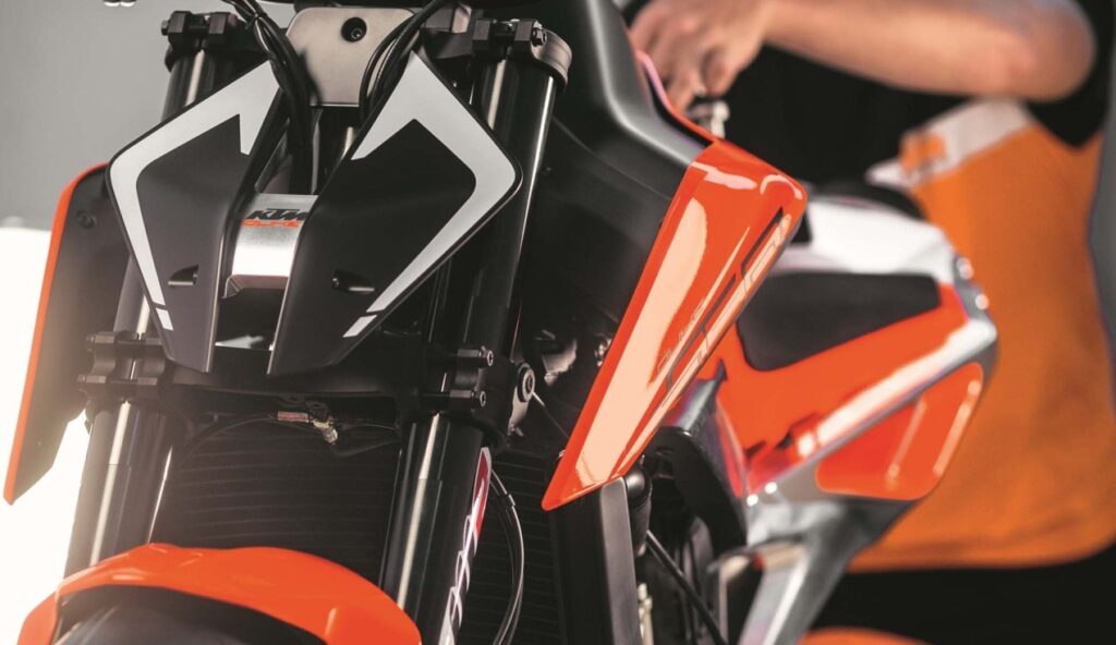 ktm-790-duke-prototype-eicma-02