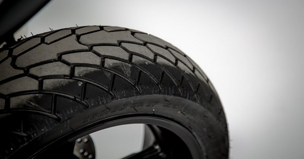 suzuki-sv650-scrambler-rear-tyre