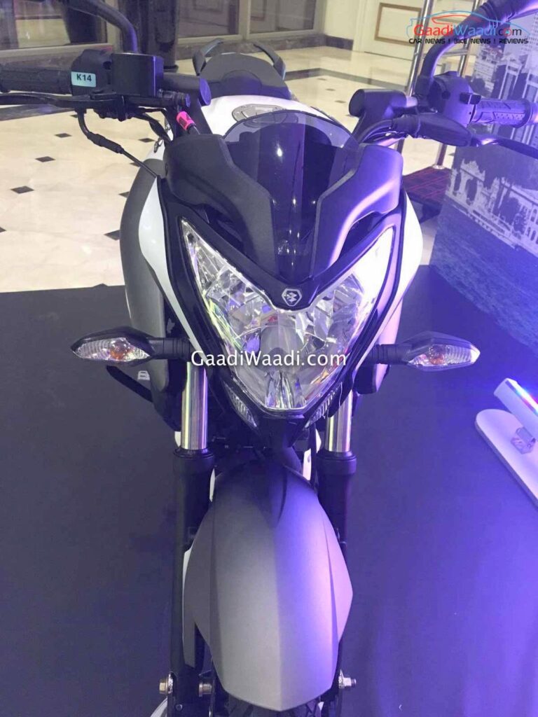 new-bajaj-pulsar-200ns-fi-11