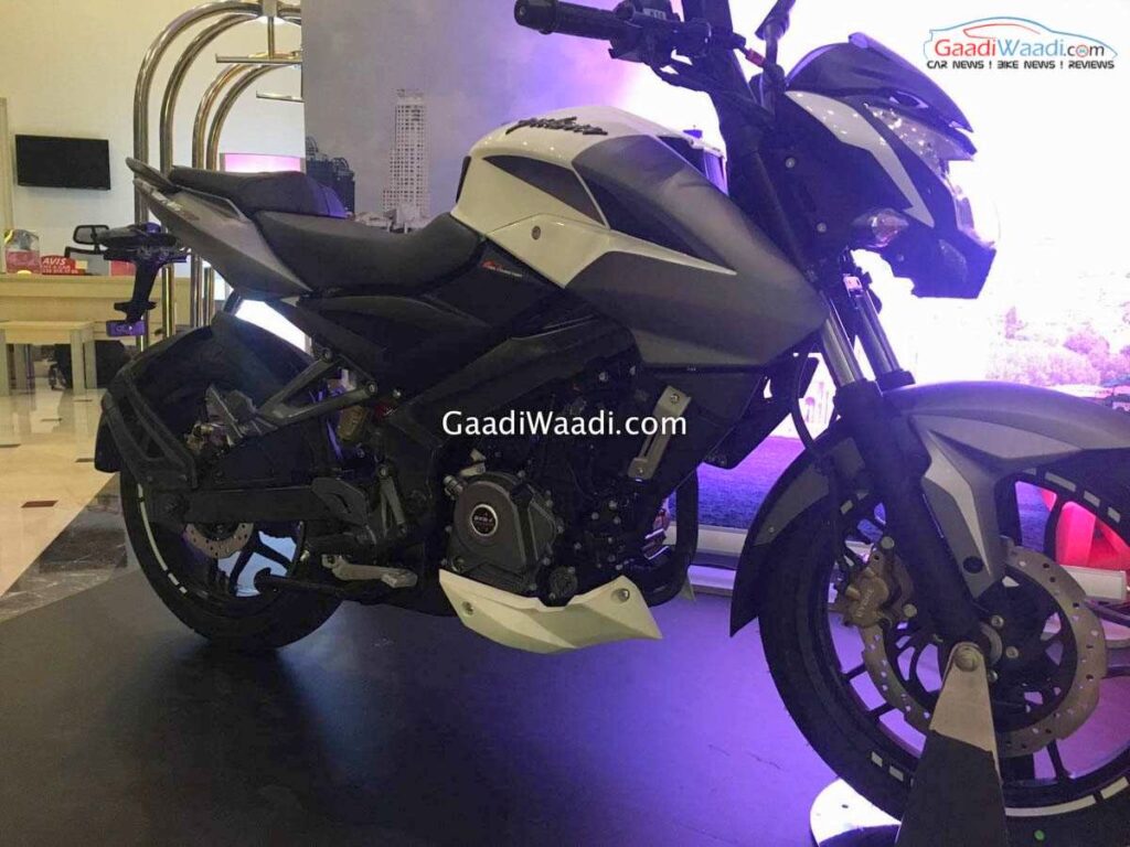 new-bajaj-pulsar-200ns-fi-14