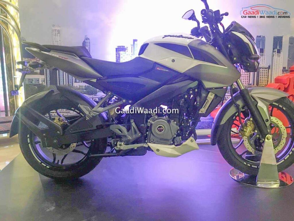 new-bajaj-pulsar-200ns-fi-15