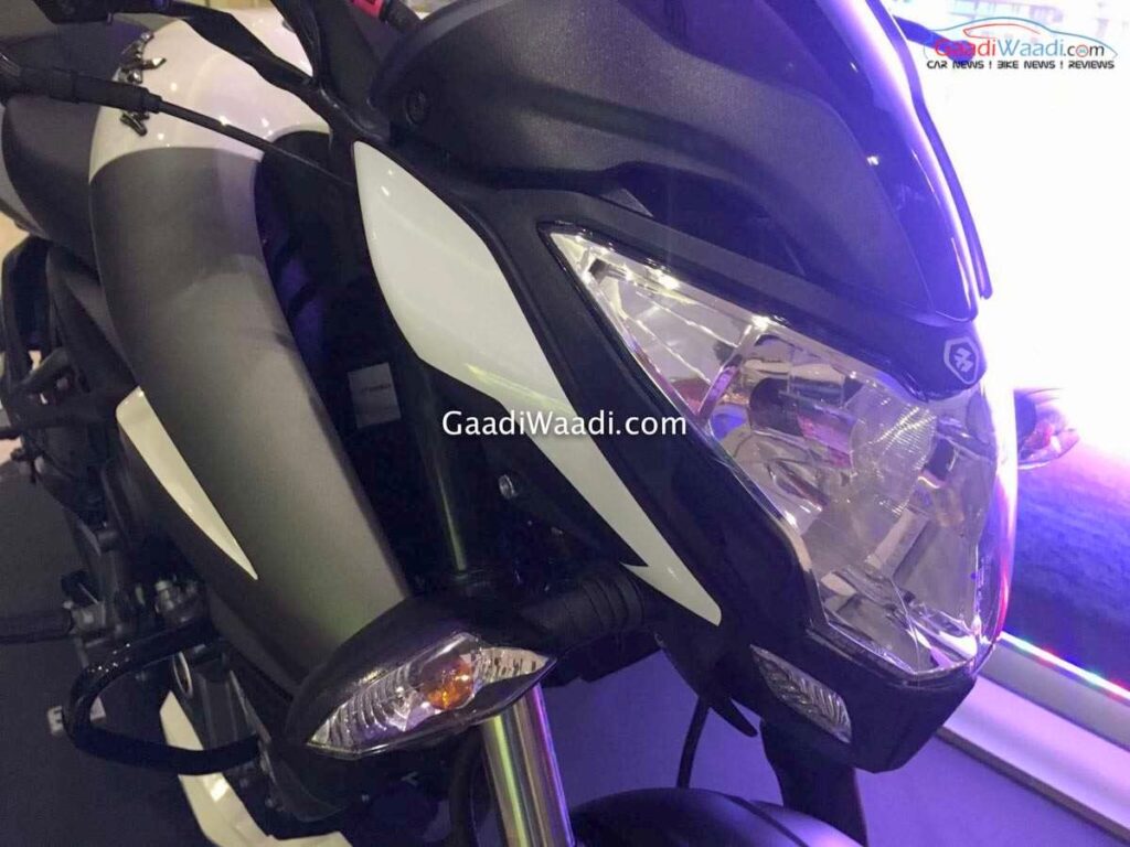 new-bajaj-pulsar-200ns-fi-2