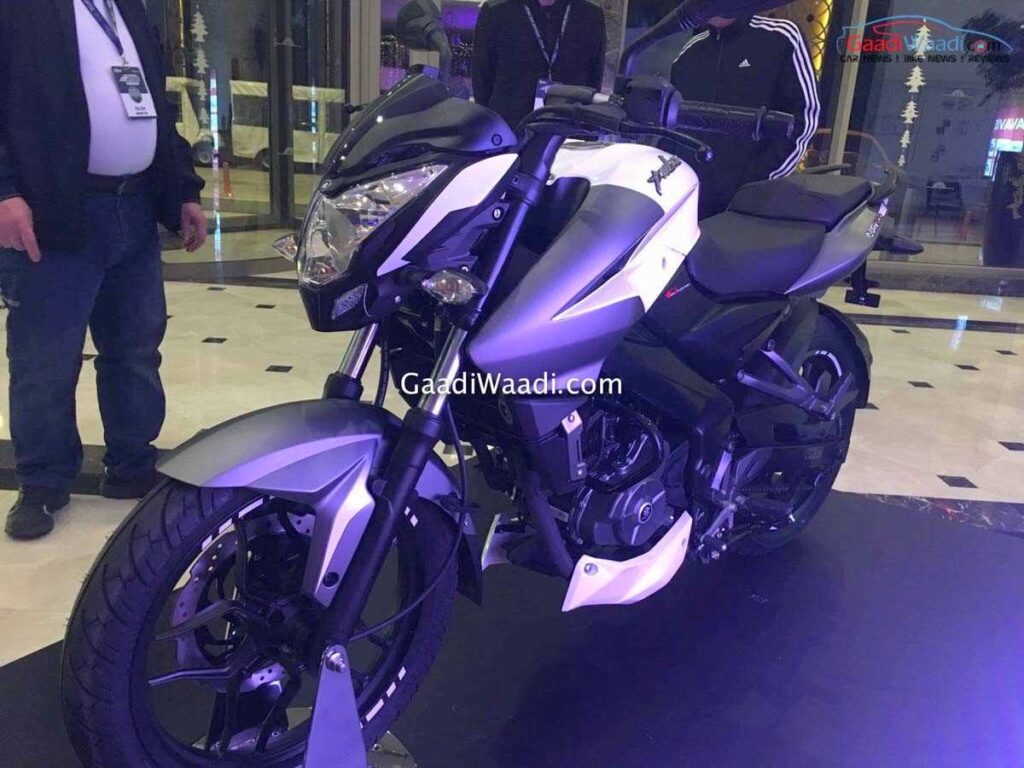 new-bajaj-pulsar-200ns-fi-3