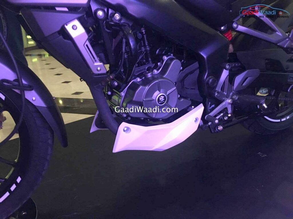 new-bajaj-pulsar-200ns-fi-4