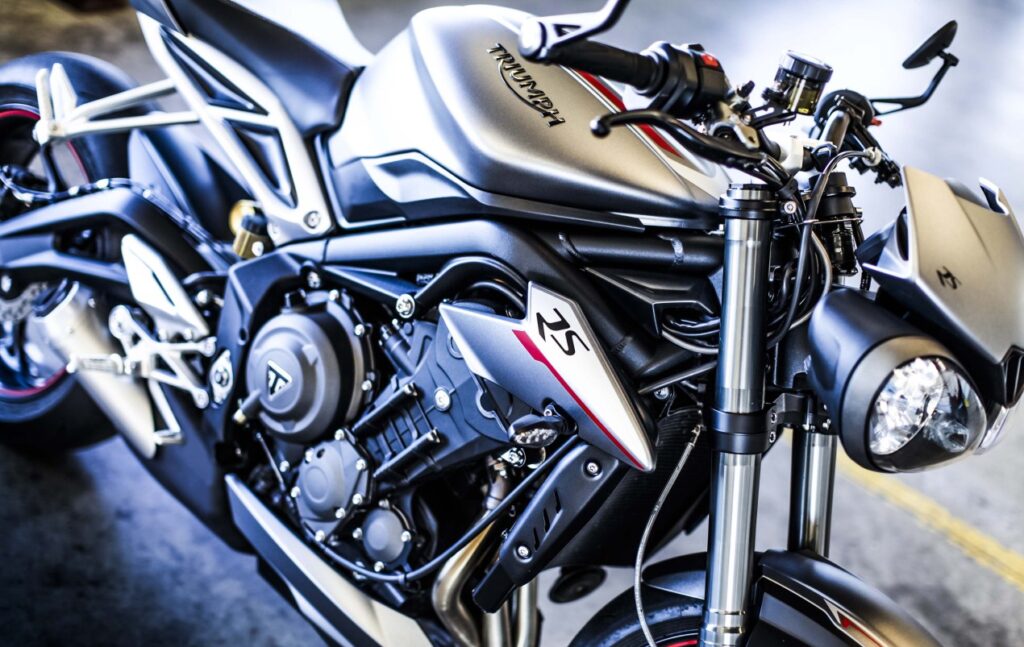 2017-triumph-street-triple-rs-usa-08