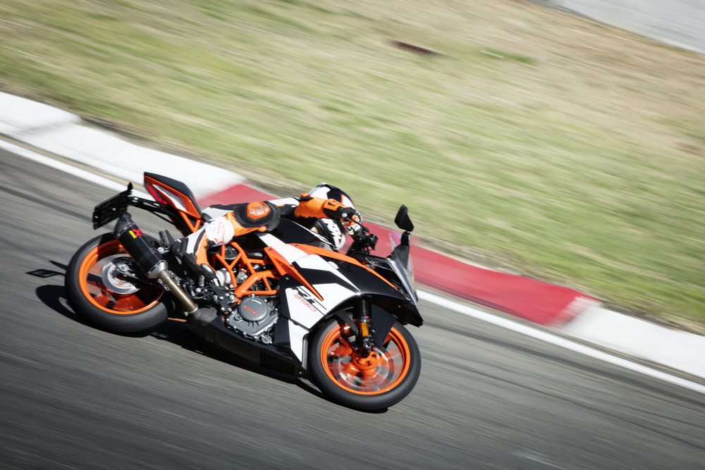 cw1116-2017-ktm-rc-390-image-03