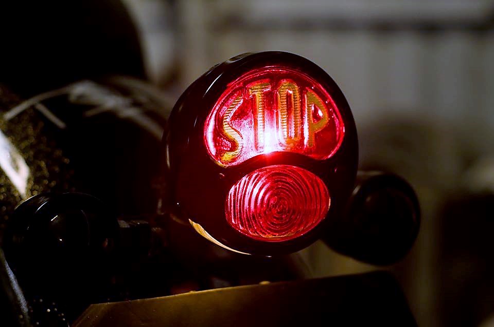 royal-enfield-thunderbird-350-gold-stone-eimor-customs-rear-brake-light