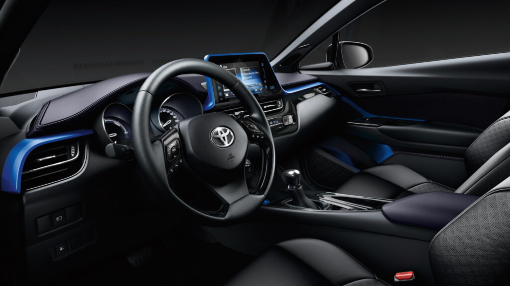 toyota-chr-2016-interior-tme-016-a-full_tcm-3060-808892