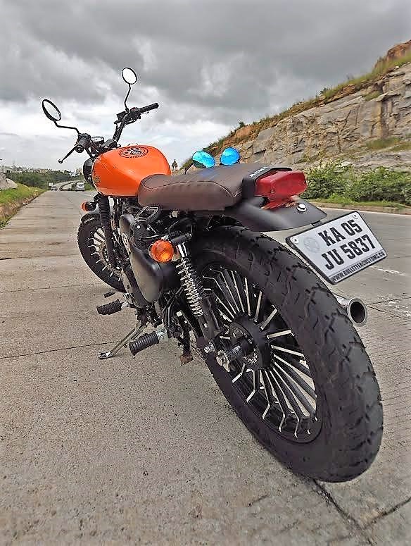 Modified-Royal-Enfield-350cc-Scrambler-by-Bulleteer-Customs