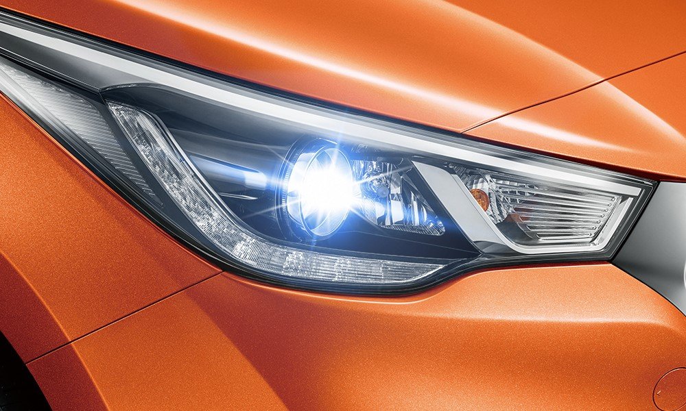 2017-hyundai-verna-headlamp