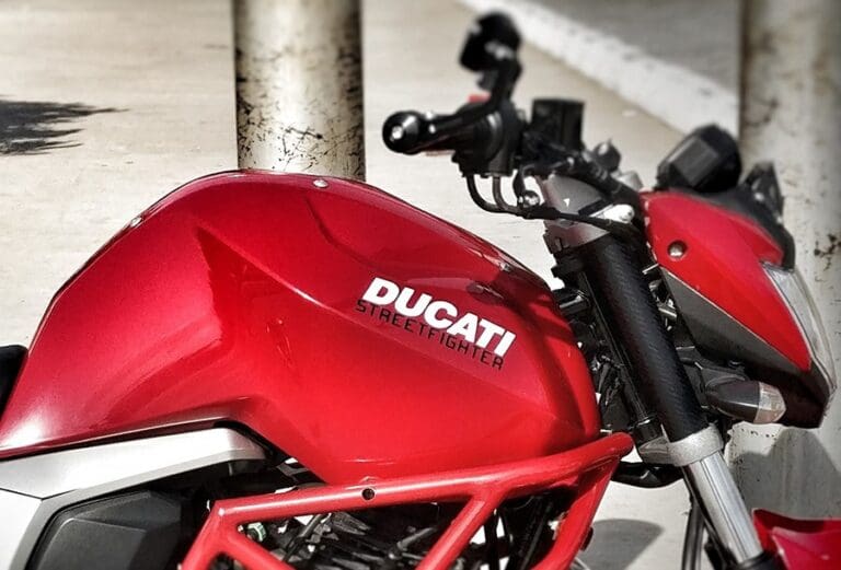 Yamaha FZ Modified to Look Like a Ducati Streetfighter