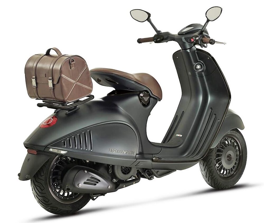 Vespa 946 Emporio Armani