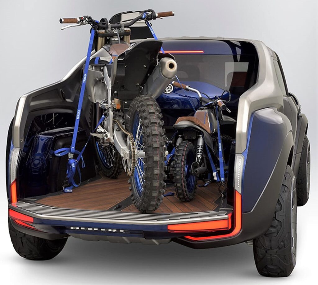 Yamaha Cross Hub Concept Car Rear View