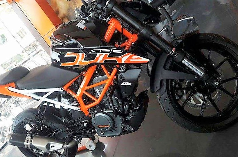 KTM Duke 390 Stealth Black