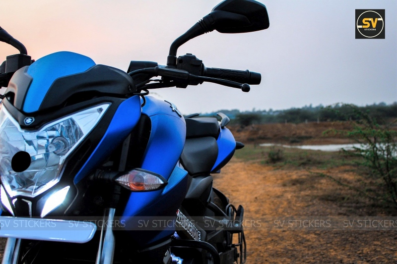 Metallic Blue Bajaj Pulsar NS200