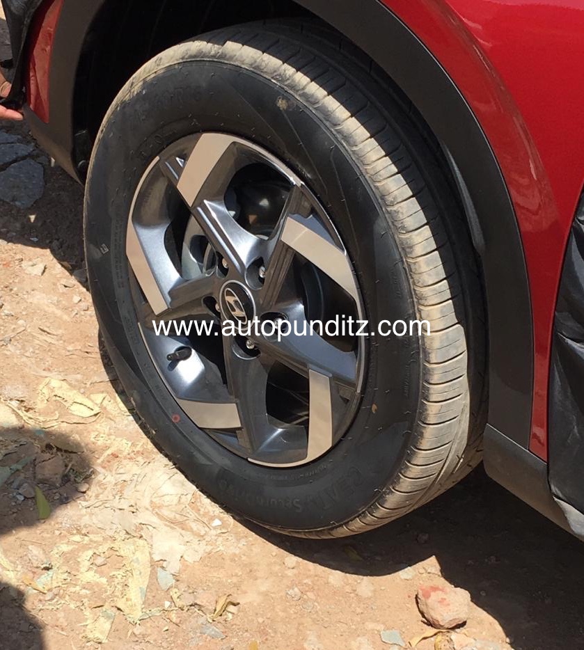 Hyundai Venue SUV Alloy Wheels