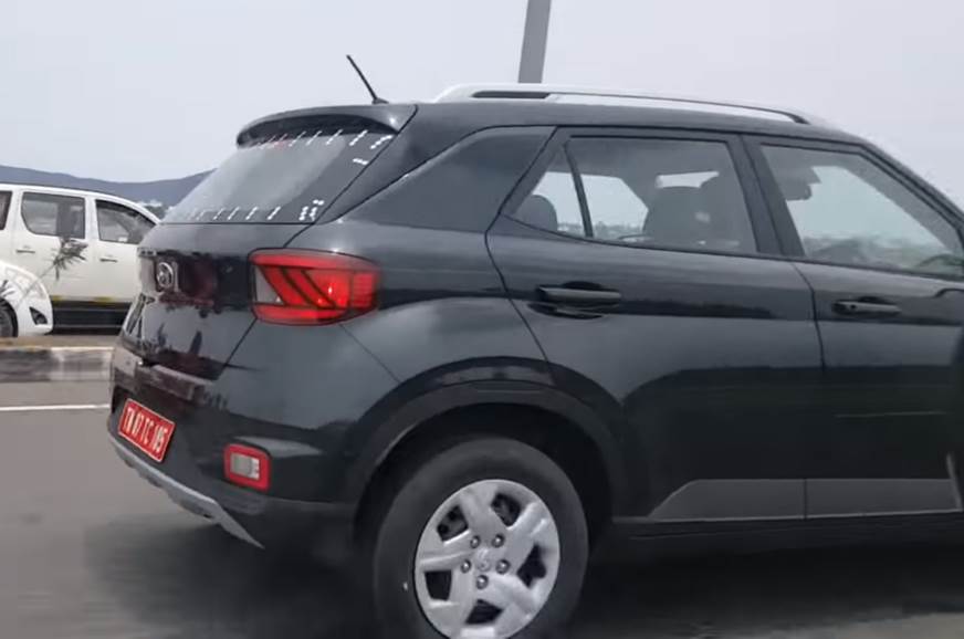 Live Photos Hyundai Venue Base Variant Spotted In India