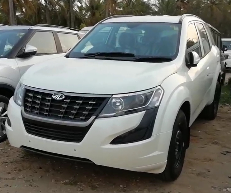 Mahindra XUV500 W3