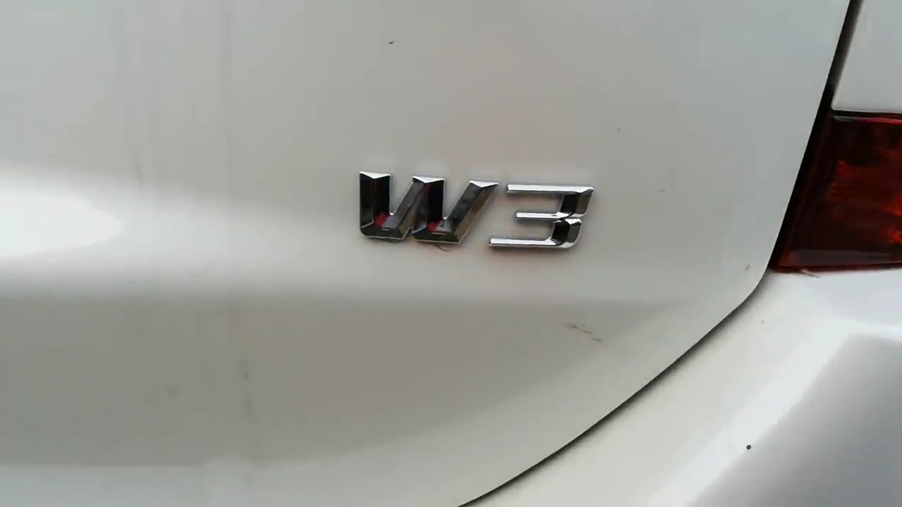 Mahindra XUV500 W3