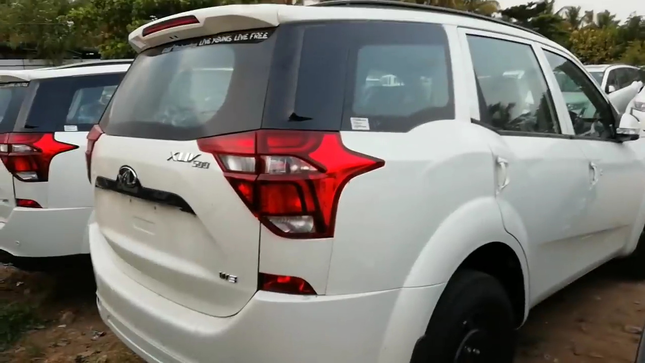 Mahindra XUV500 W3