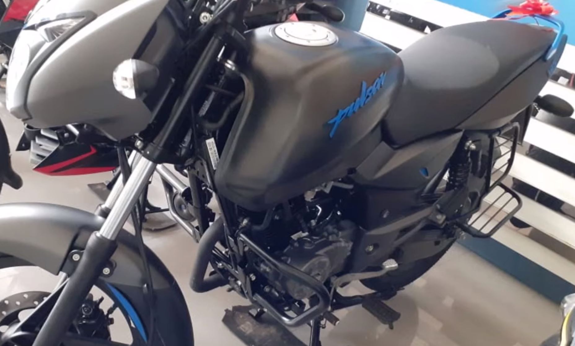 Bajaj Pulsar 125 Neon