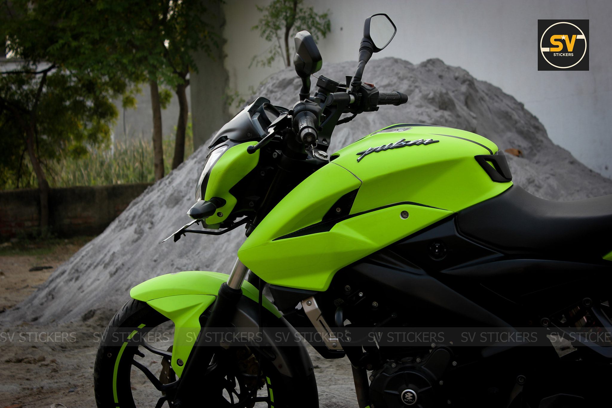 Meet Fluorescent Green Bajaj Pulsar Ns0 Streetfighter