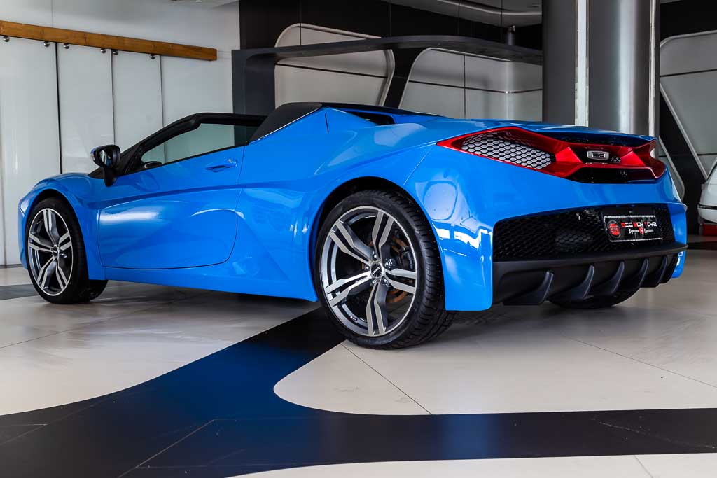 DC Avanti Roadster