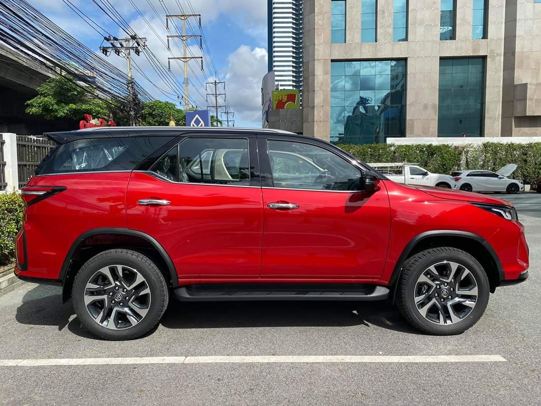 32 Live Photos of Emotional Red Toyota Fortuner Legender