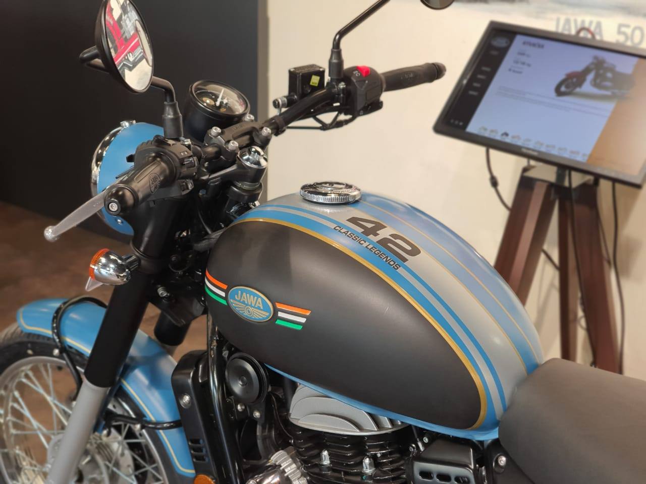 Jawa Dealer Reveals Customised Jawa 42